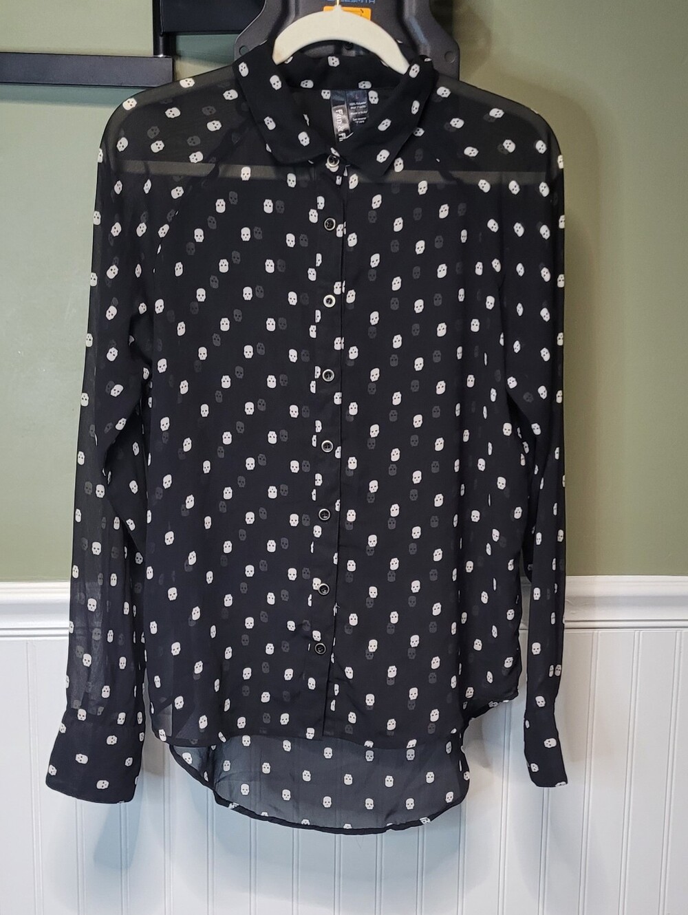 Fun & Flirt Sheer Skull Print Long Sleeve Button Up Blouse Women's Size Large